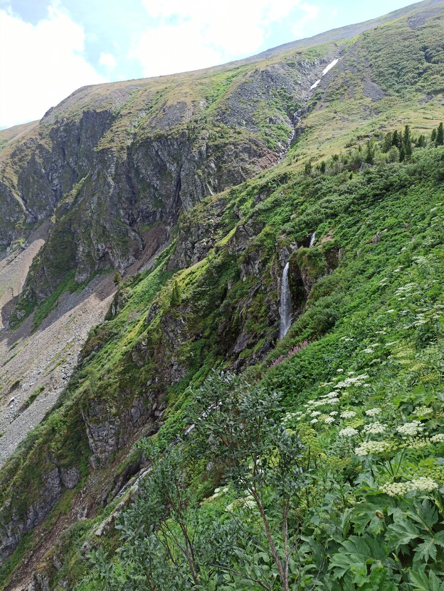 Водопад между Верхним и Нижним Ивановскими озерами