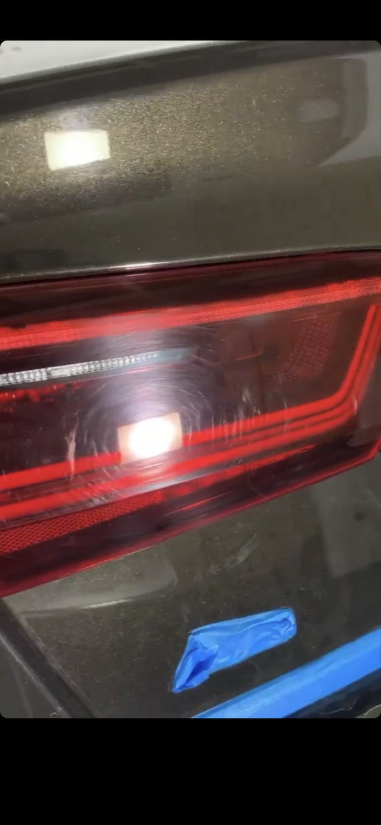 Вот как выглядят фонари при хорошем освещении