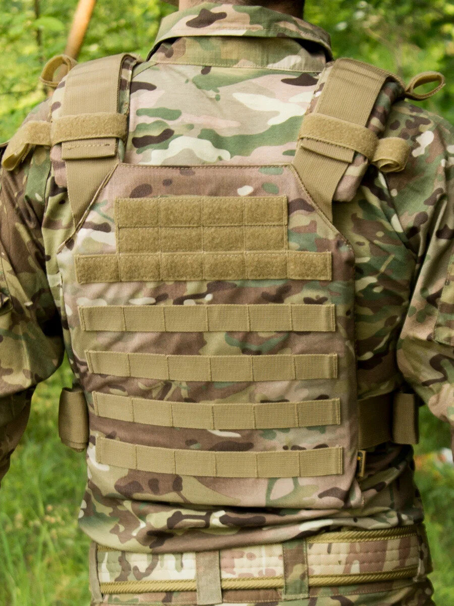 Жилет из кевлара используют военные.