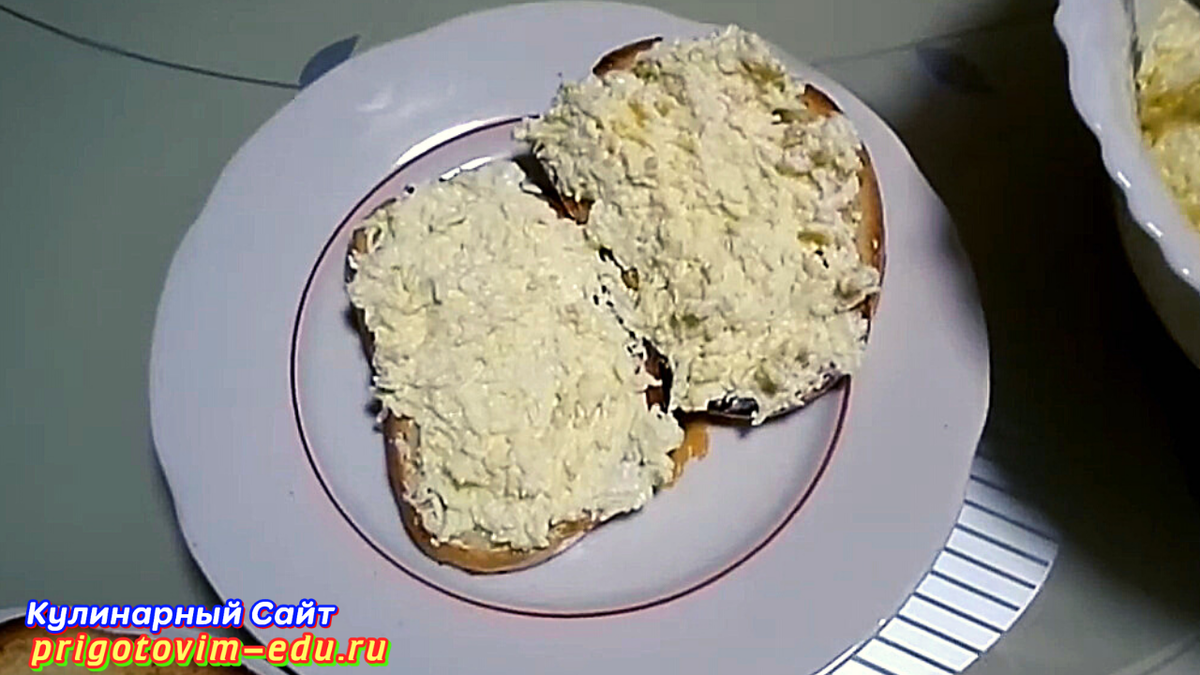 Бутерброды с яйцом и плавленным сыром