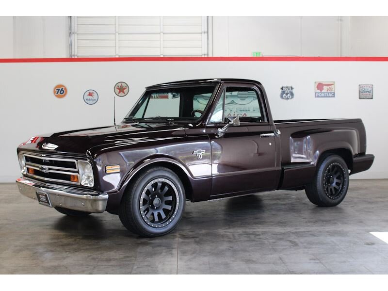 Это смесь офф-роуда и гоночной тематики! А что, удачно смотрится.:)