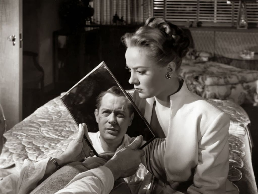 Зритель словно видел себя в глазах, что отражаются на экране.