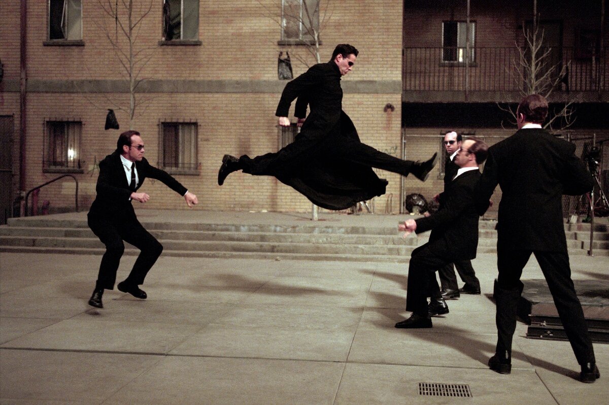 Источник фото сайт: https://www.moviemania.sk/img/galeria/m/ma/matrix-reloaded-18.jpg