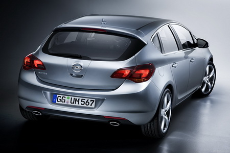 Фото из источника fotomastak.ru/opel-astra-j