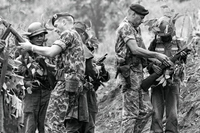 Здесь инструкторы из числа "зелёных беретов" обучают своих подопечных.