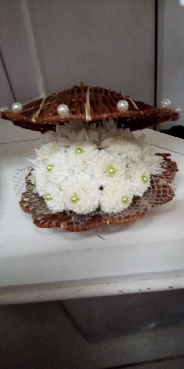 Жемчужина из хризантем