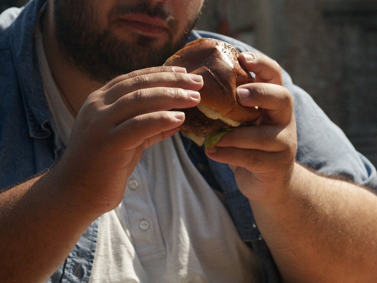 Пища из ресторанов быстрого питания усиливает все проблемы с пищеварением