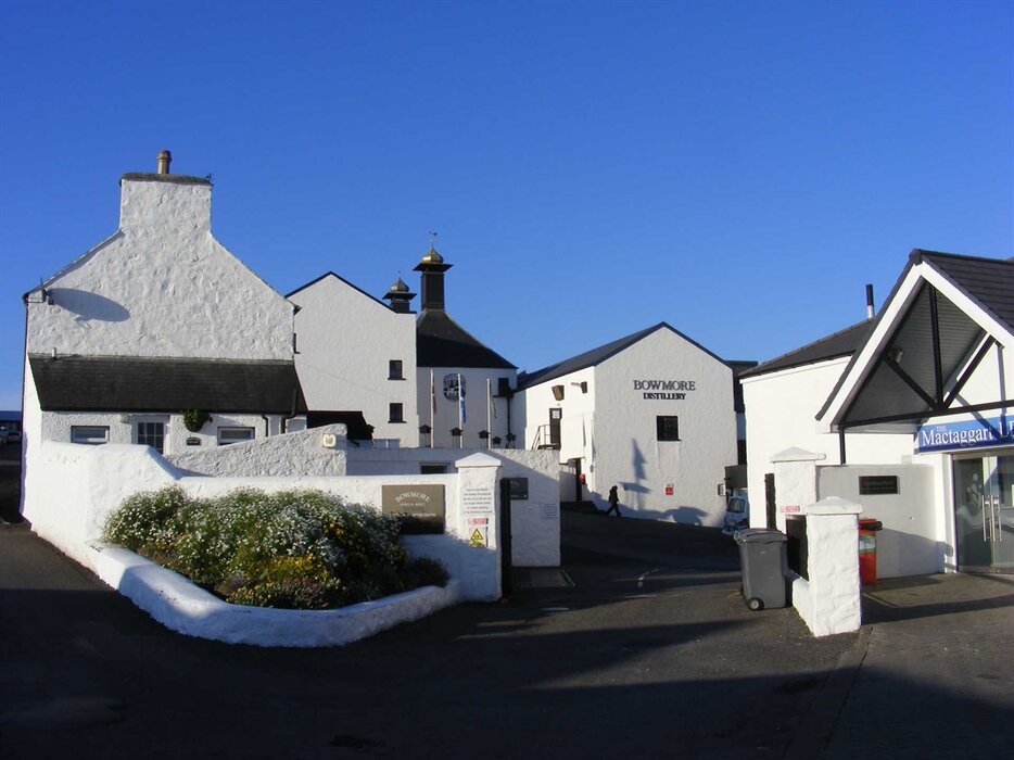 Bowmore distillery