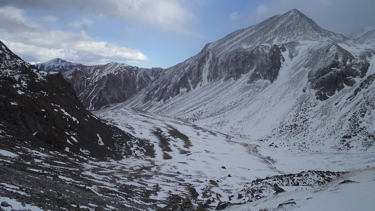 30 бродов по горной реке, чтобы посмотреть озеро в горах.
