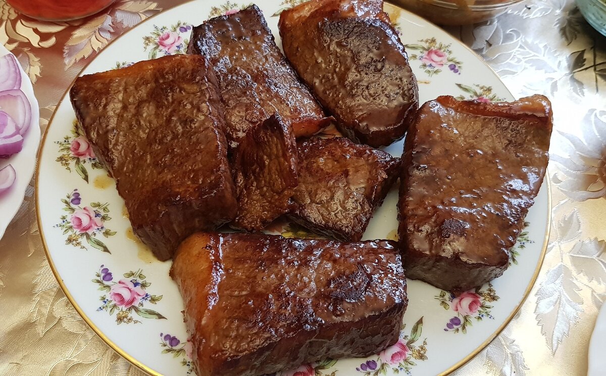 Говяжий стейк, приготовленный на сковороде