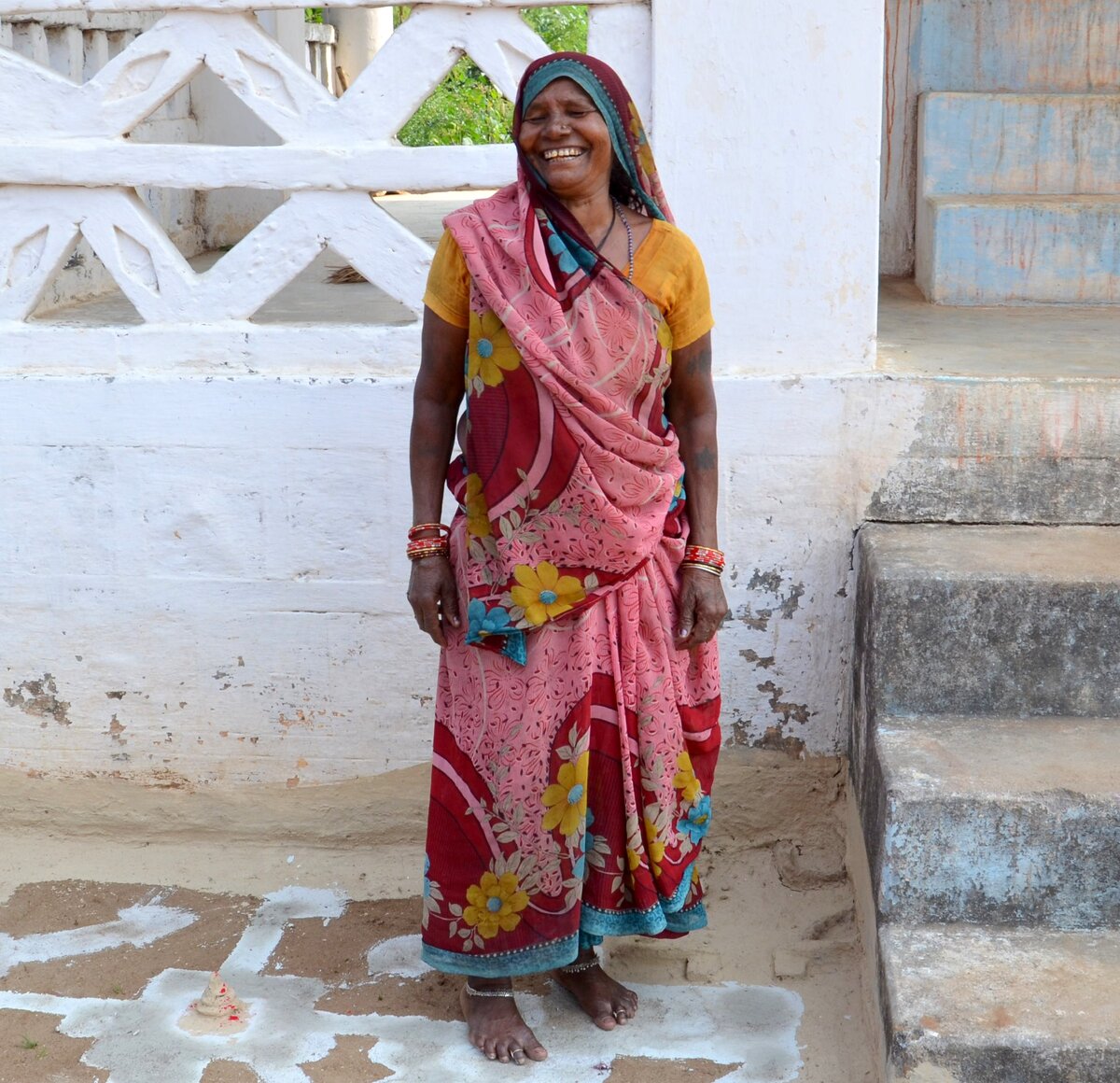 Смеющаяся женщина в Кхаджурахо. Фото автора.