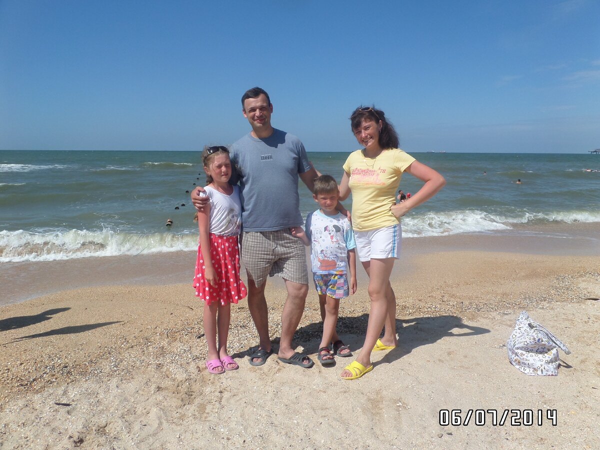 Наша семья. Младшенького нет еще даже в планах))