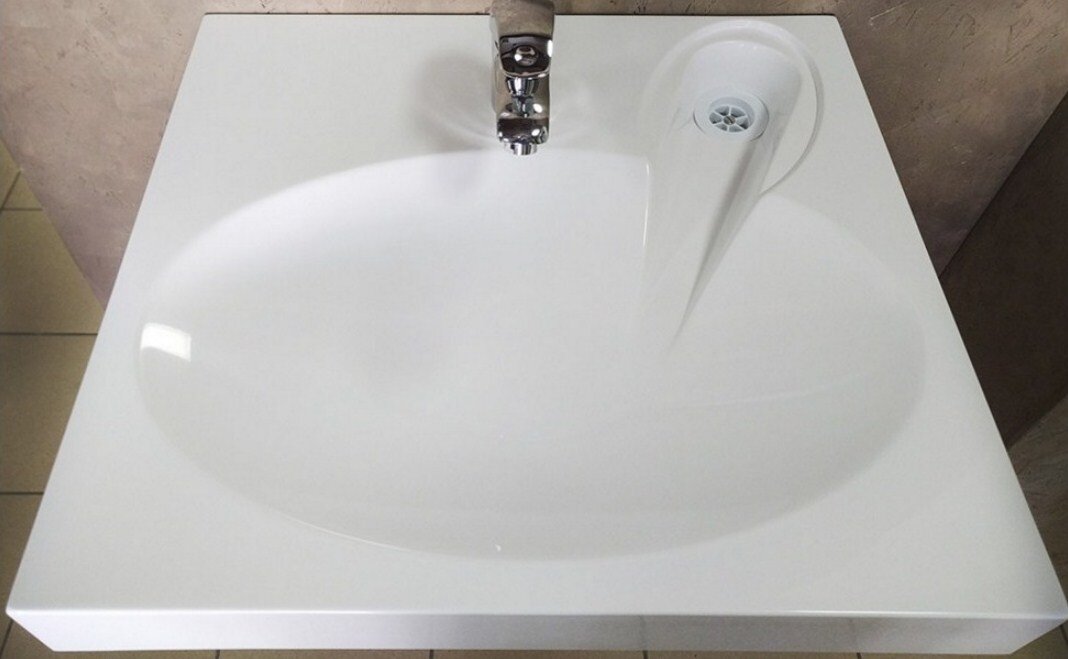 По глубине такие раковины не особо отличаются от традиционных 