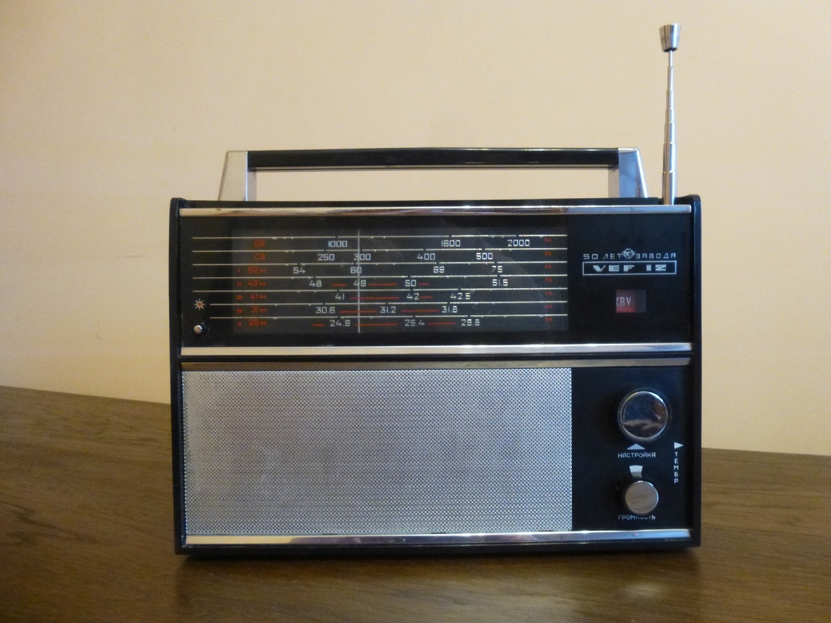 Редкий юбилейный вариант приёмника ВЭФ-12, выпущенный в небольшом количестве к 50-летию завода VEF в 1969 году.