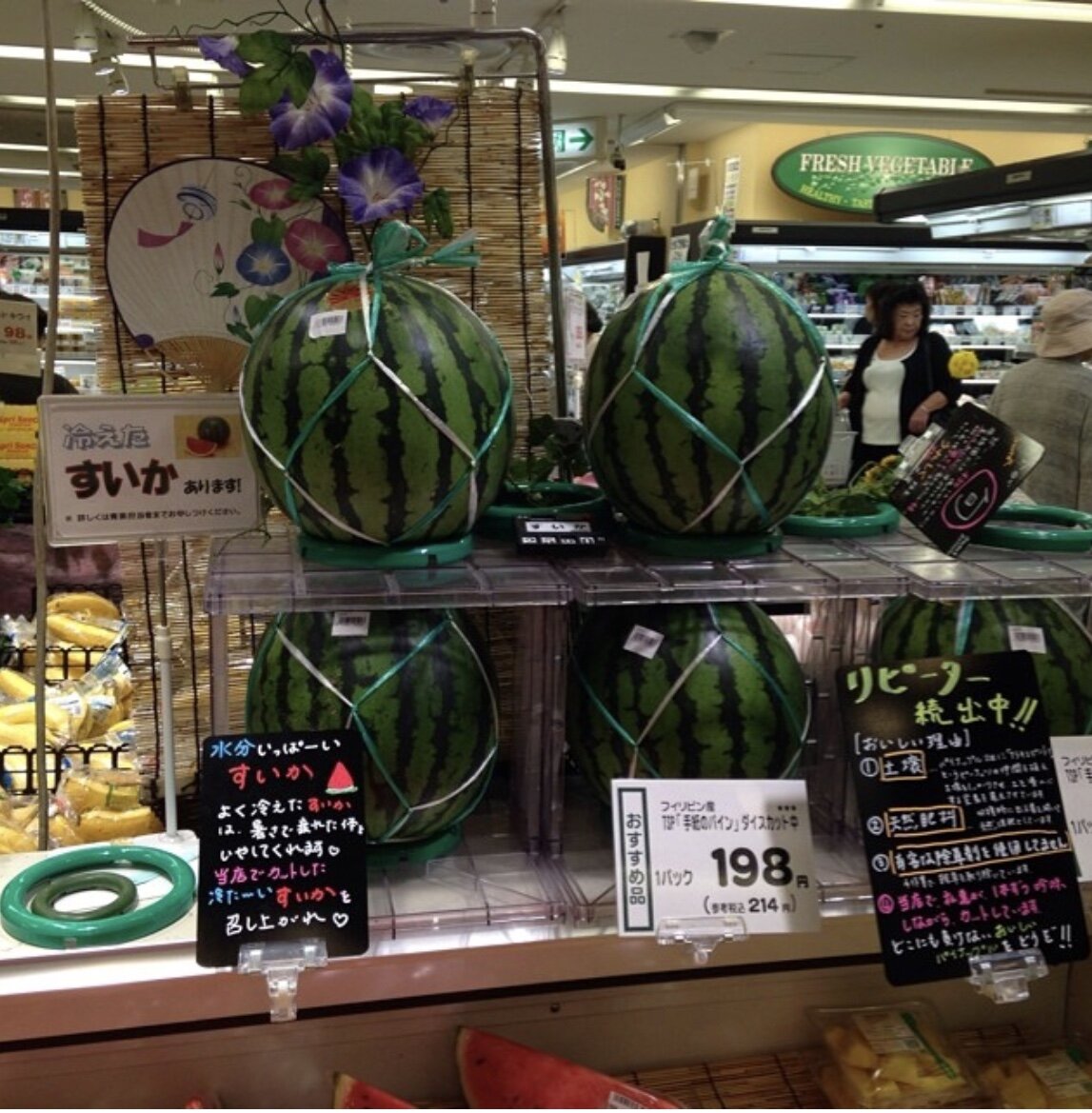 Цена за арбуз около 3000 руб.  