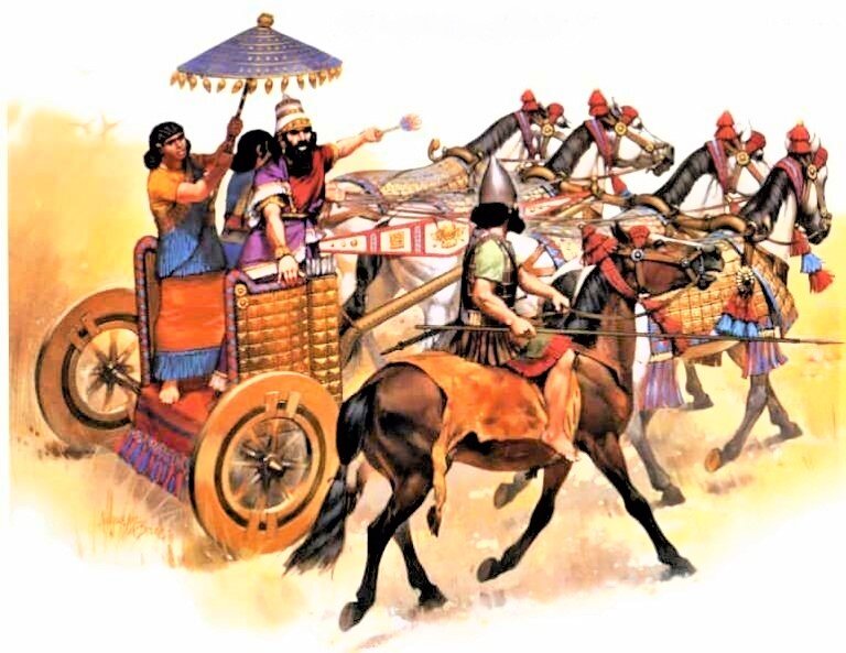 Тиглатпаласар III на боевой колеснице, которая стала больше и тяжелее своей предшественницы используемой в IX в. до н.э. Царя сопровождает конный телохранитель, его вооружение соответствует стандарту, принятому для ассирийской одоспешенной конницы, впервые появившейся при Тиглатпаласаре. Защищенные пластинчатой броней и вооруженные пиками всадники стали грозной силой в руках ассирийских полководцев.