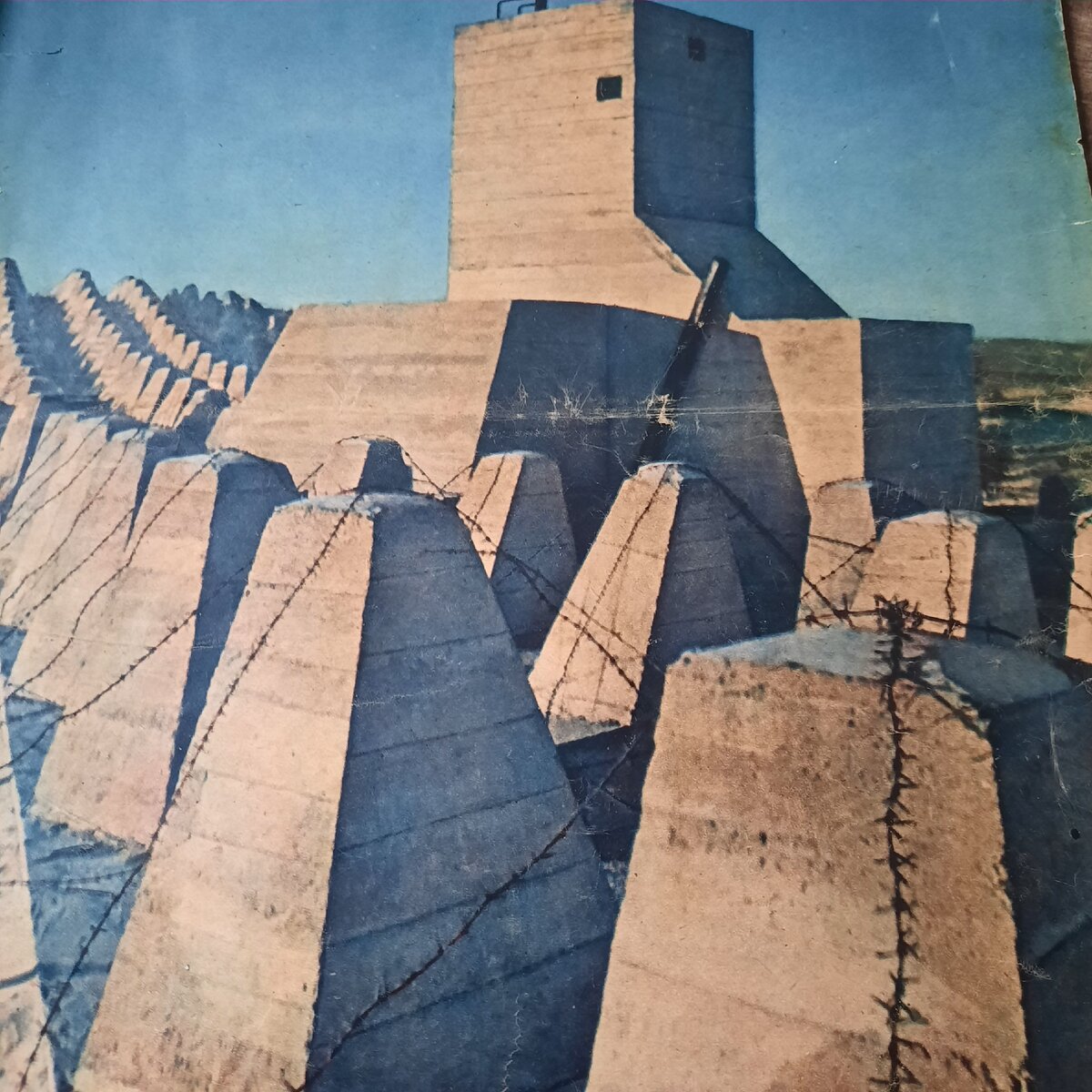 На обложке неприступные укрепления Линии Зигфрида (Западный вал)