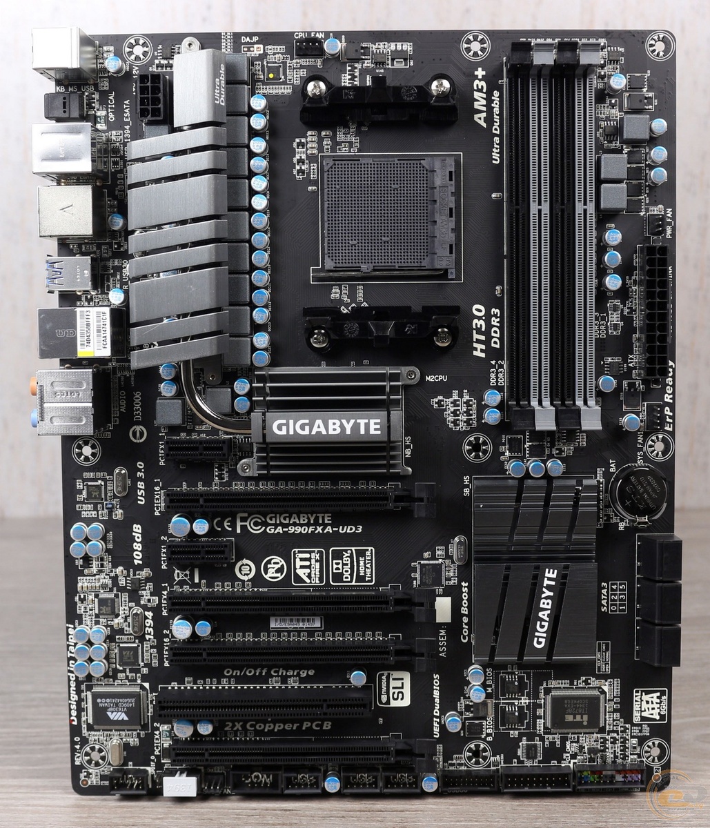 GIGABYTE GA-Z990FXA-UD3. Макс. объем ОЗУ 32 Гб. Поддержка Crossfire/SLI. Макс. частота памяти 2000 МГц. Основной разъем питания 24 pin. Питание процессора 8 pin. Цена на вторичке ±3500₽