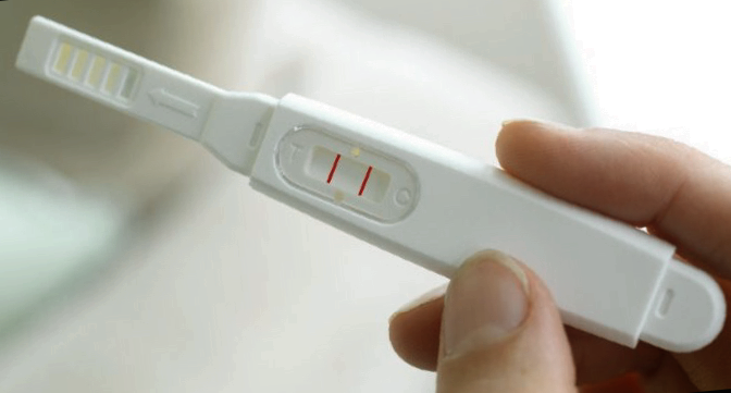 Тест чаще всего является первым подтверждением беременности 