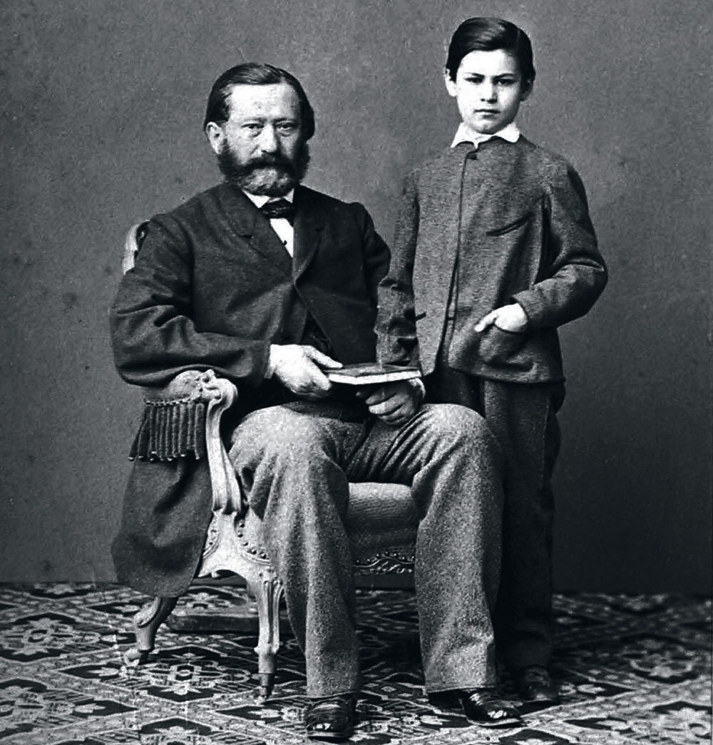 Зигмунд с отцом