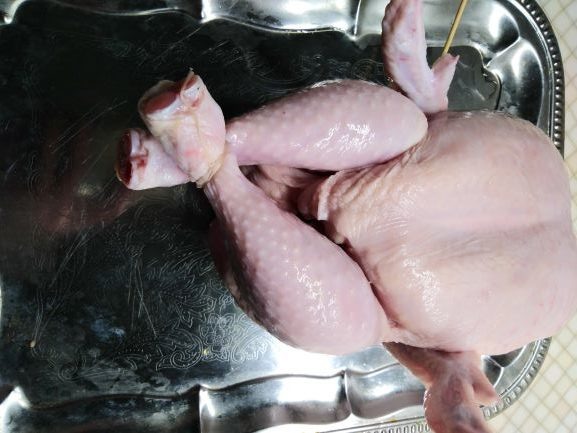 Перевязали куриные лапки