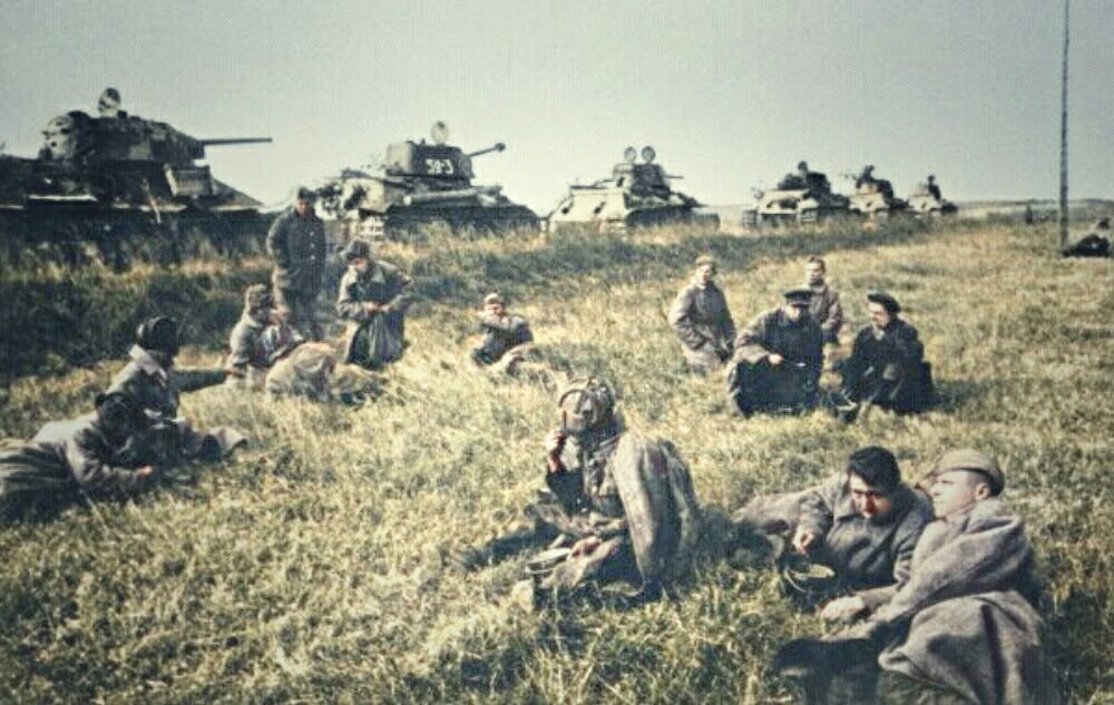 Последний привал перед наступлением на Киев. 01.11.1943. Автор: Николай Филатов. Источник: visualrian.ru. Фотография использована в качестве иллюстрации.