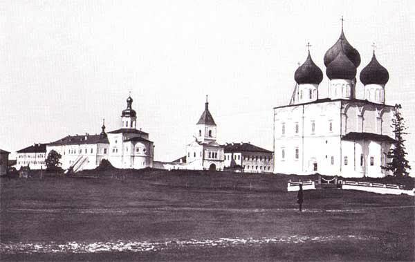  Дом брауншвейгского семейства ( с левой стороны от Холмогорского собора). Источник: Википедия