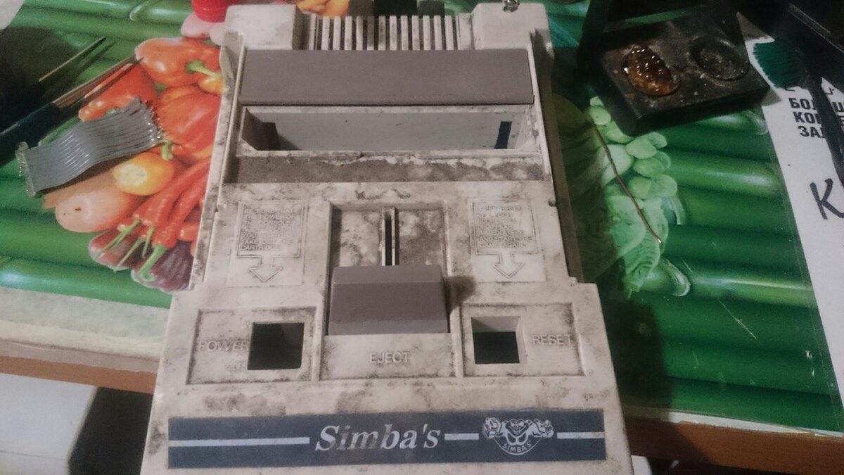 Отдали мне денди Simba*s. В ужасном состоянии . Вся в грязи, естественно не работает. Захотелось ее восстановить. 