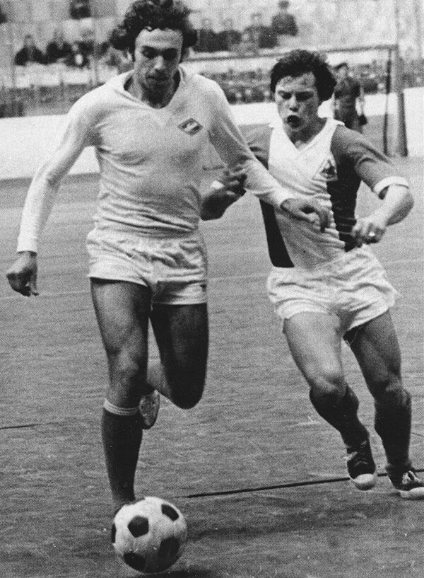 Виктор Самохин в игре за "Спартак". Фото fanat1k.ru.