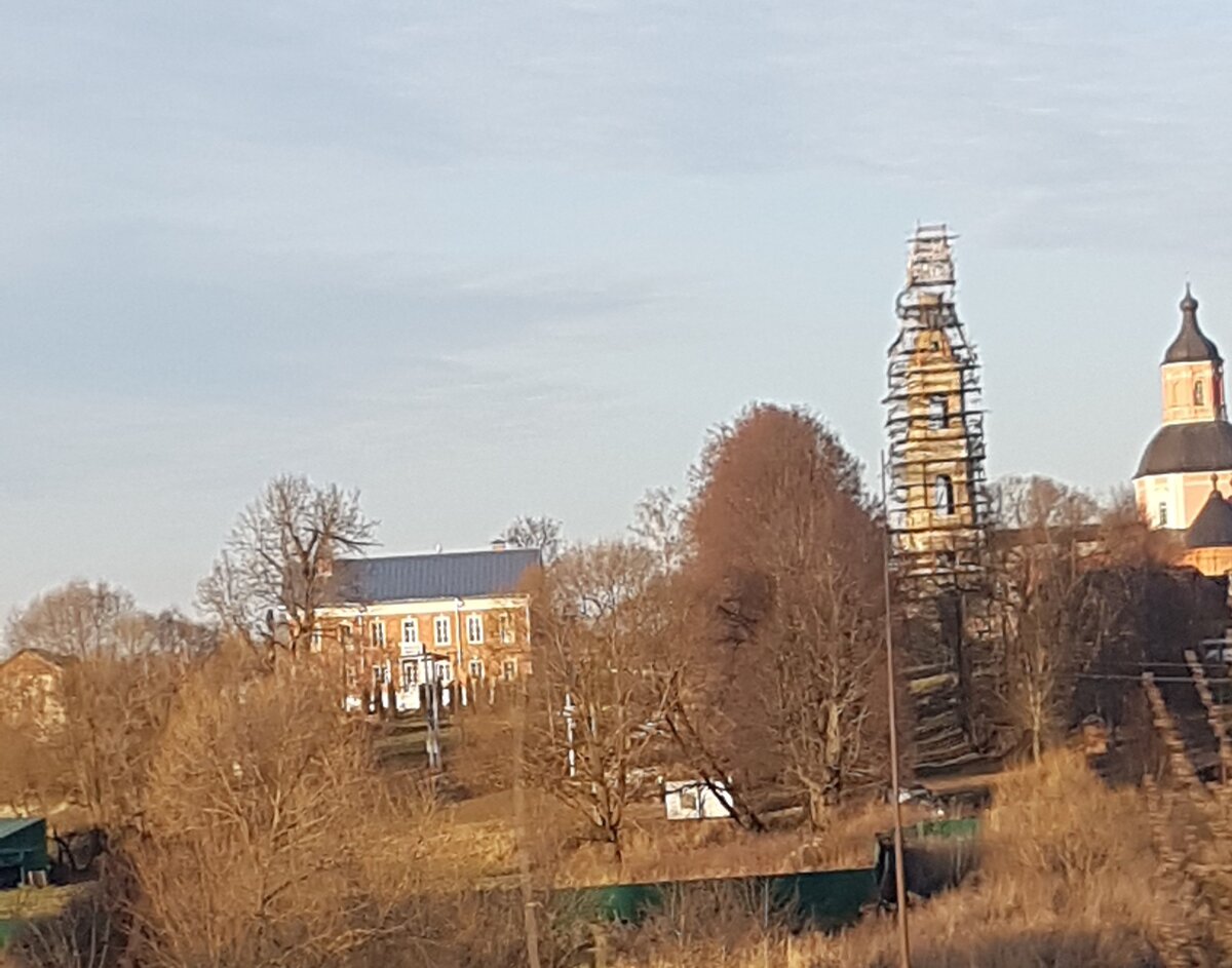 Это храм, который мы посещаем, взяла фото в виде иллюстрации