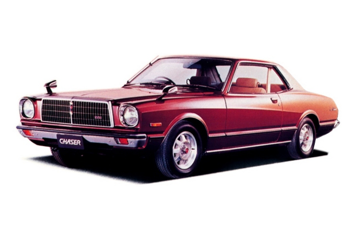 теперь приступим к  Chaser начало его пролежало  1977 года в июле тогда вышло первое поколение использовались кузова  серии X30, X31, X40 и X41. На машину устанавливали четырехцилиндровые двигатели объемом 1,8 или 2,0 литра и двухлитровую «шестерку» 
