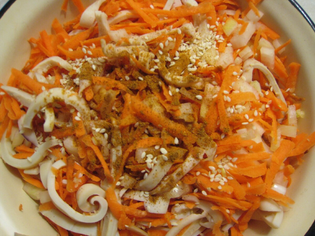 Салат с кальмарами и корейской. Морковь по-корейски с кальмарами. Кальмары по-корейски. Проверить по корейски