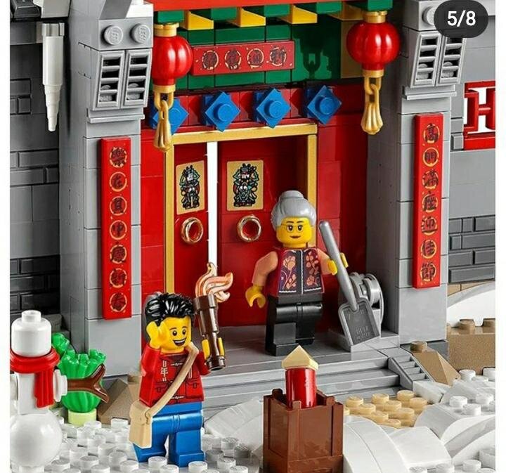 Фигурок в наборе 4. Каждая минифигурка занята своим делом!!  