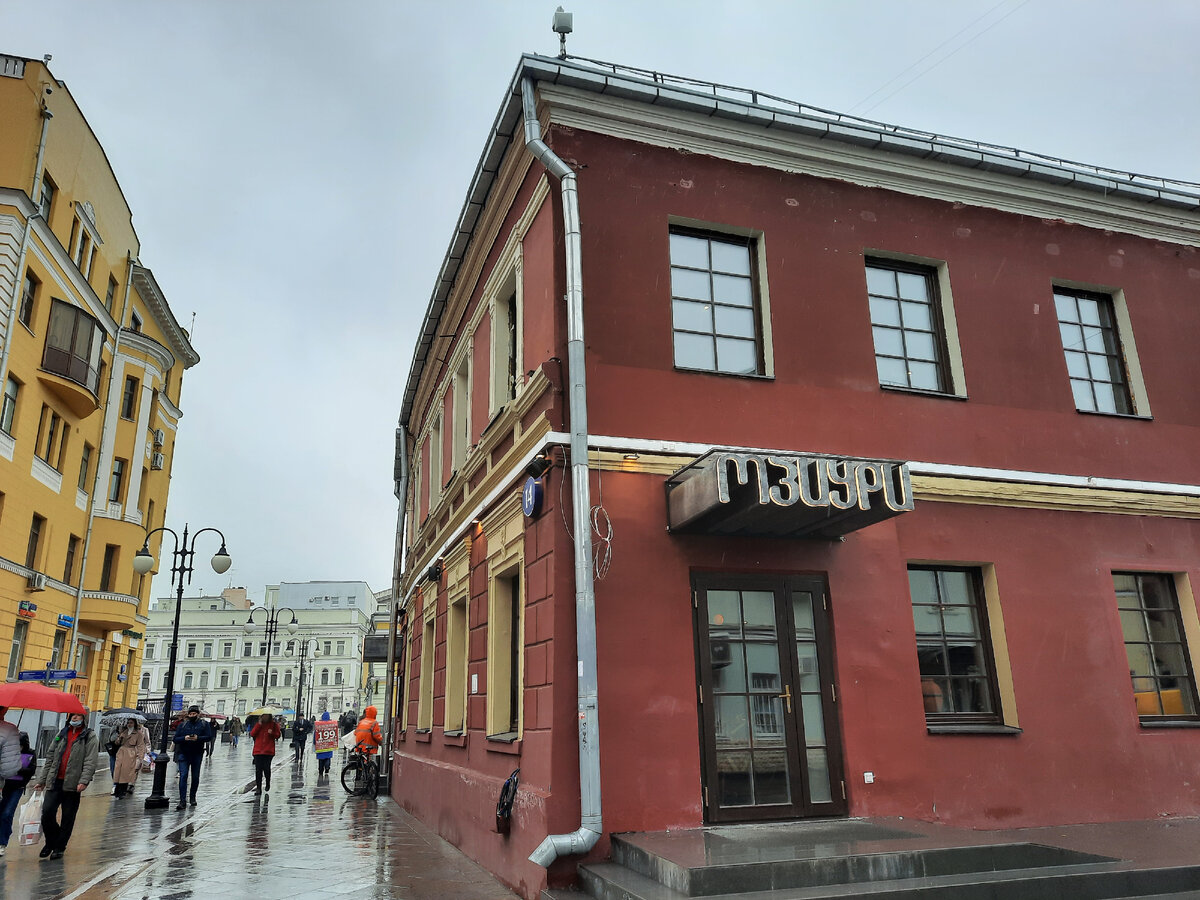 «Мзиури» в переводе — «Солнечный». И, конечно, название грузинского девичьего ВИА.