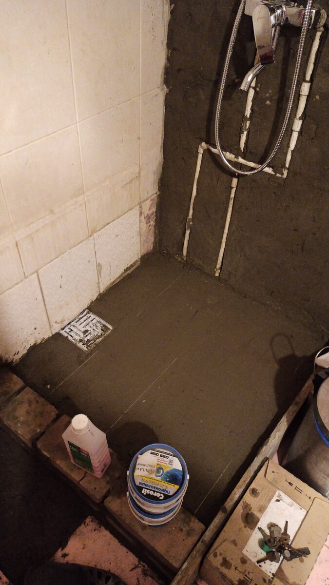 Убрал ванну, делаю поддон. 