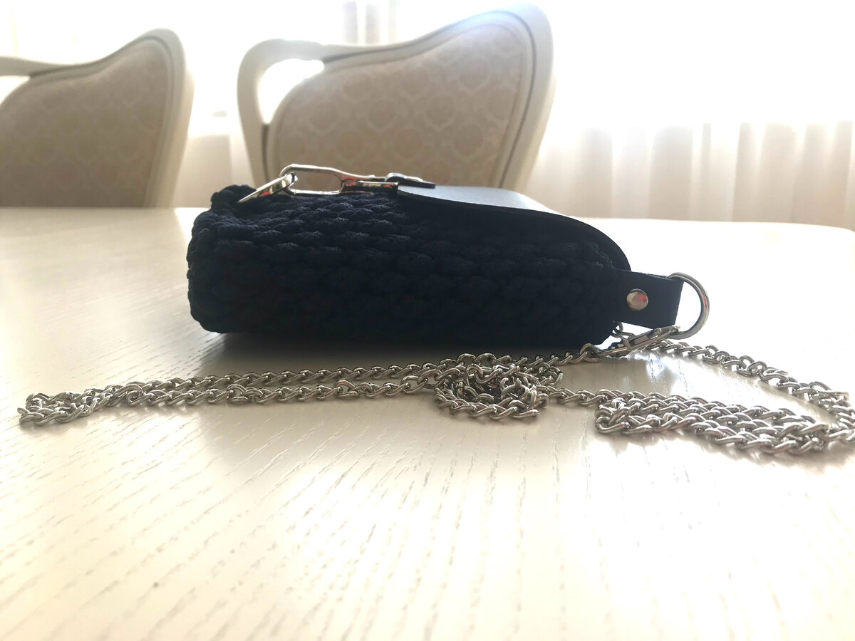 Размеры : ширина - 25 см, высота - 18 см, глубина - 6 см