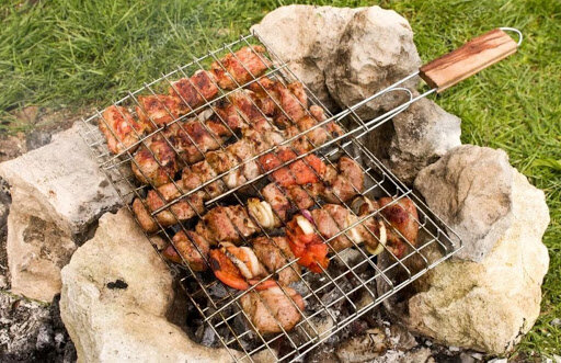 Решетка на огне. Фото souspark.ru