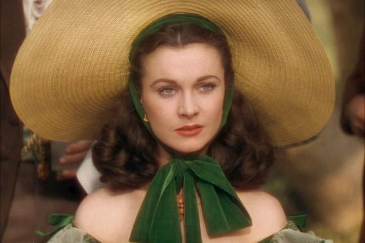 Общее впечатление - красивая, но пустоголовая. Хотя война заставила ее здорово повзрослеть