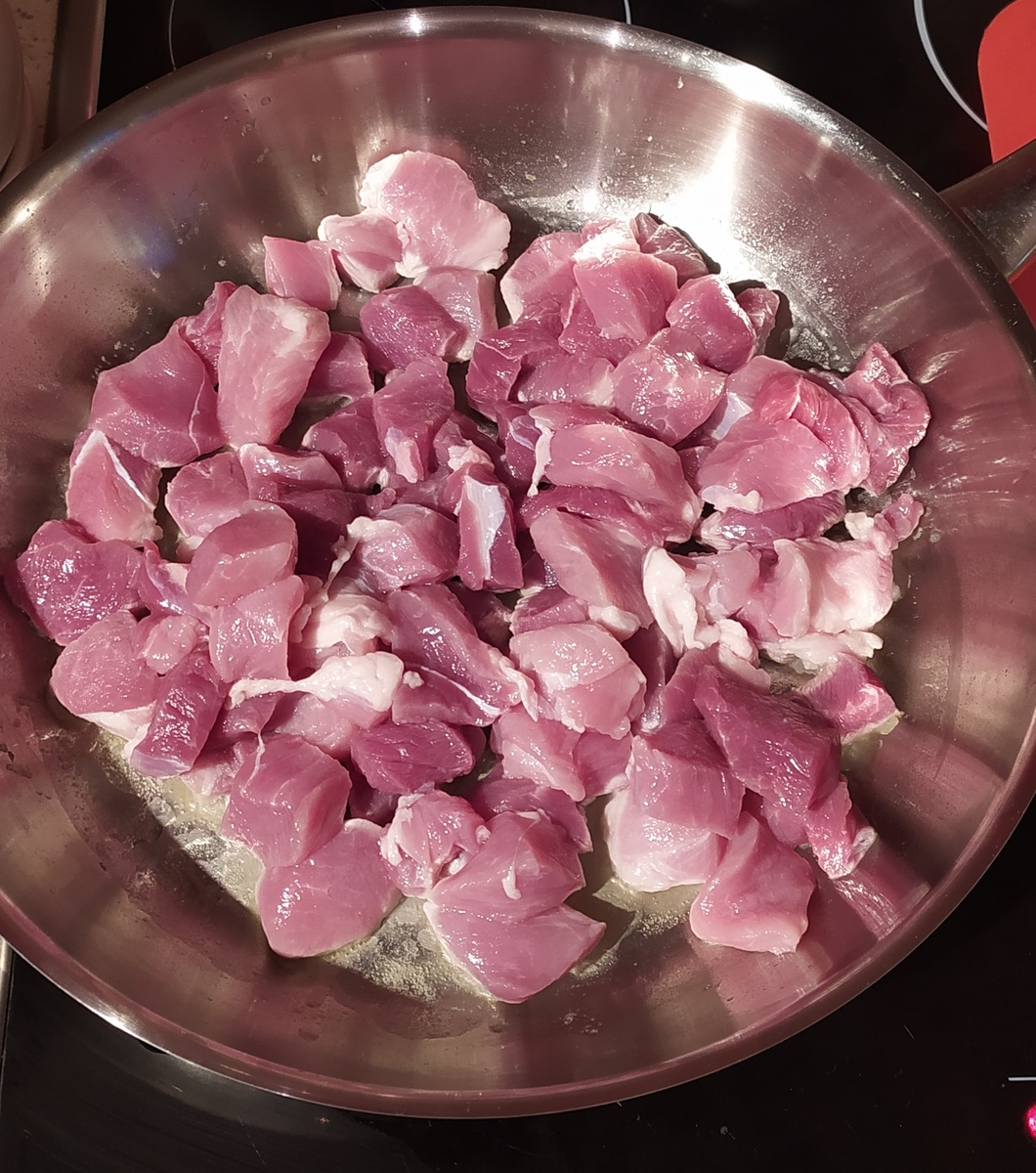 Свинину обжарить