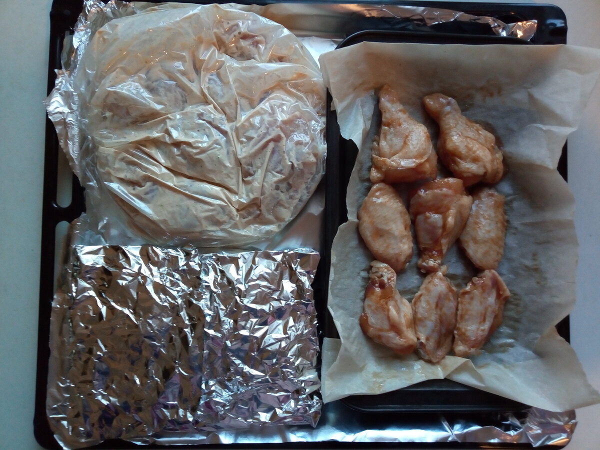 фото автора: в фольге и рукаве можно запечь на втором листе рыбу- запахи не перемешаются)