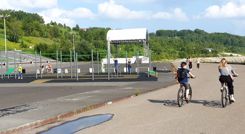 Спортивная площадка на нижней террасе Лагерного сада