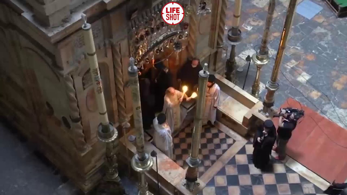 Схождение Благодатного огня в Храме Гроба Господня в Иерусалиме. Фото из интернета.