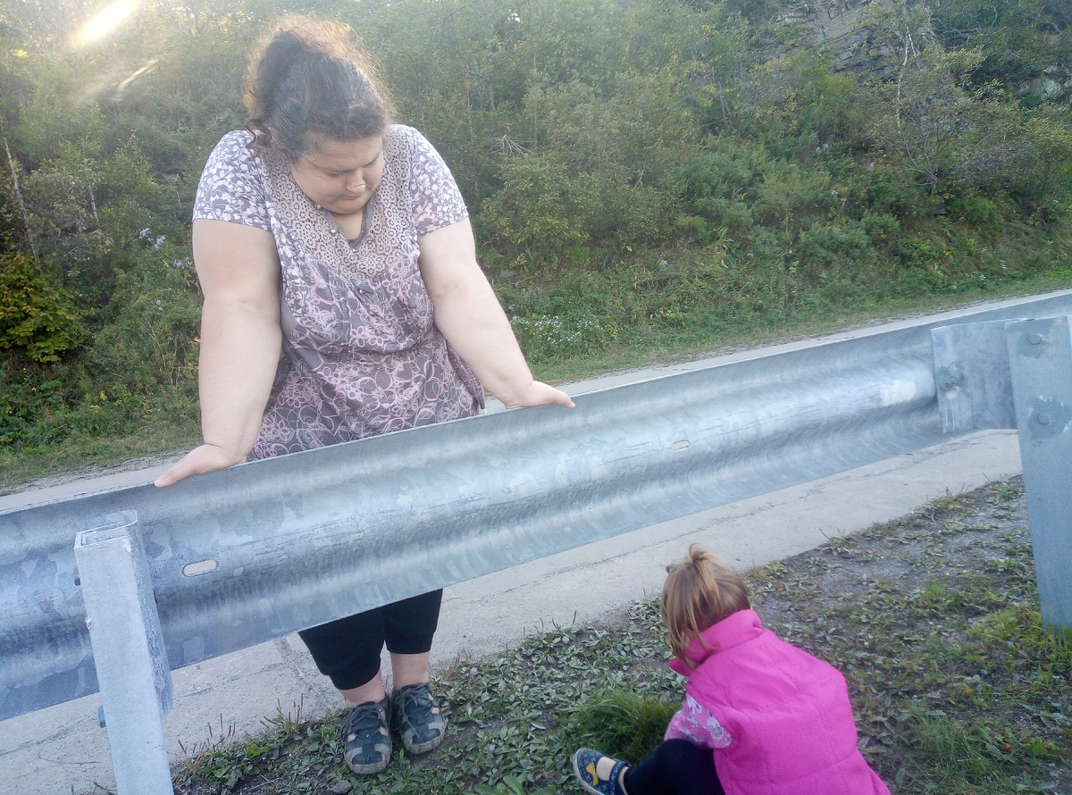 Это я с племянницей. Стараюсь быть незаметной. 