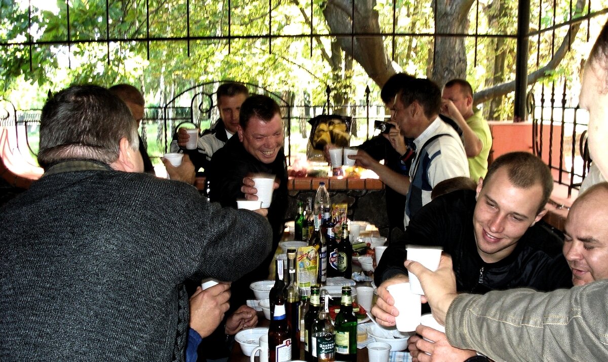 "Нам дворцов заманчивые своды не заменят никогда свободы!" - основной лейтмотив прощальных посиделок... Фото https://ru.foursquare.com. 