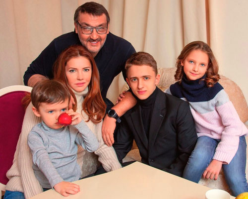 Нина с семьёй