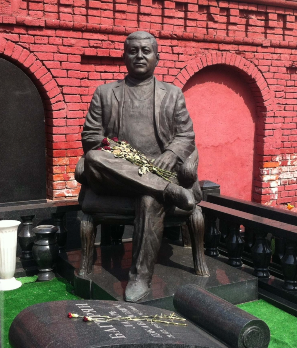 Памятники криминальным авторитетам. Памятники генералов преступного мира. Вор Лазарь Кировабадский. Багирян Лазарь Джавадович. Памятники на Новодевичьем кримин авторитетам в Москве