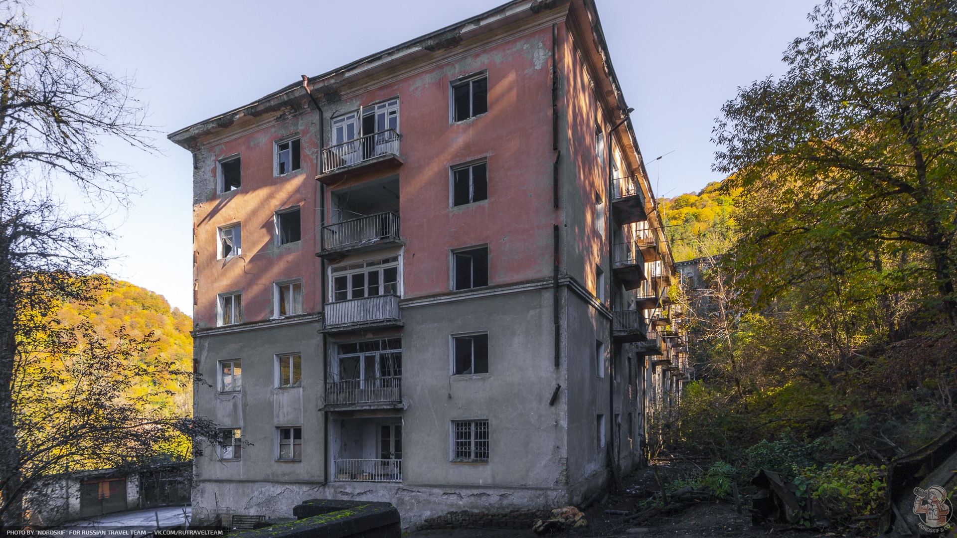 Что осталось в брошенных квартирах города-призрака? — показываю Акармару изнутри и снаружи24