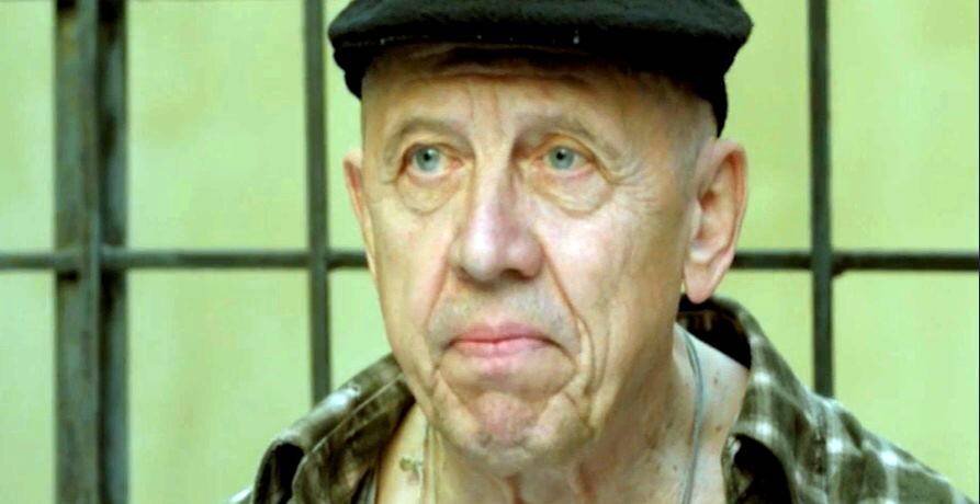 кадр из сериала "Крапленый"