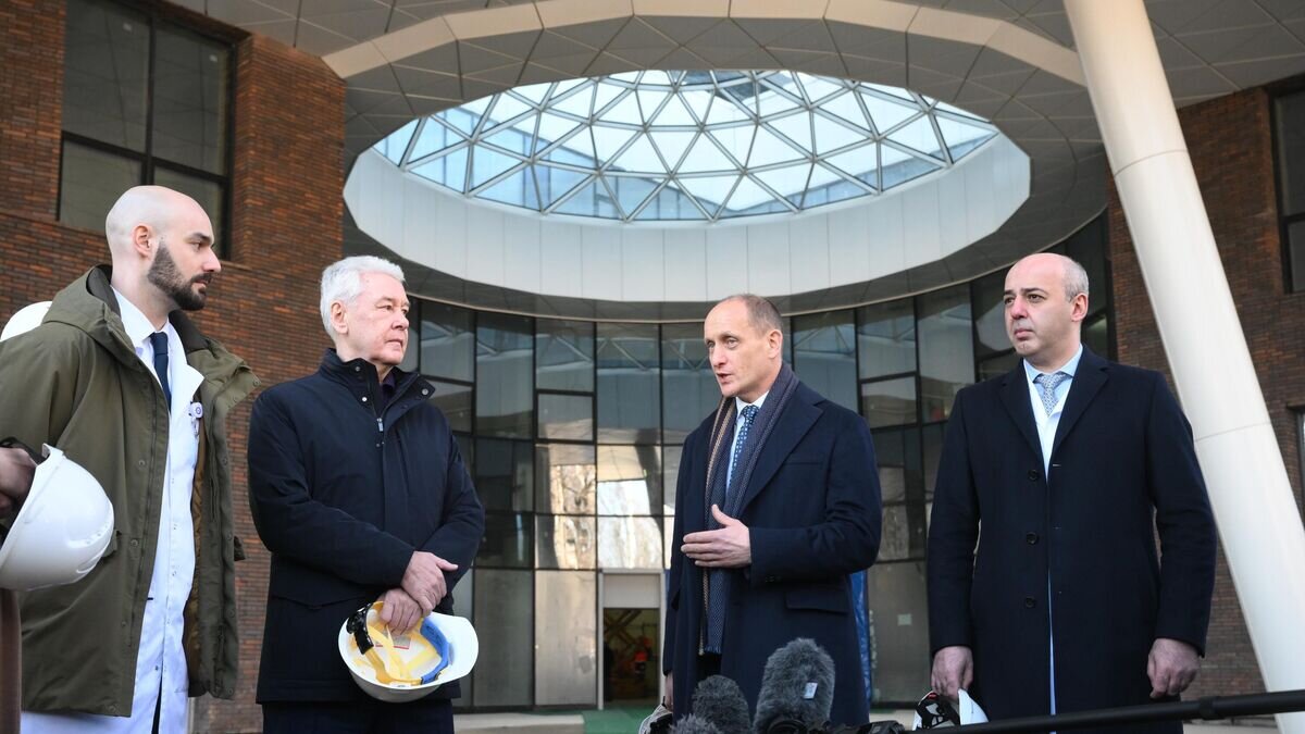    Завершающий этап строительства лечебно-диагностического корпуса ГКБ им. А.С. Логинова © РИА Новости / Илья Питалев