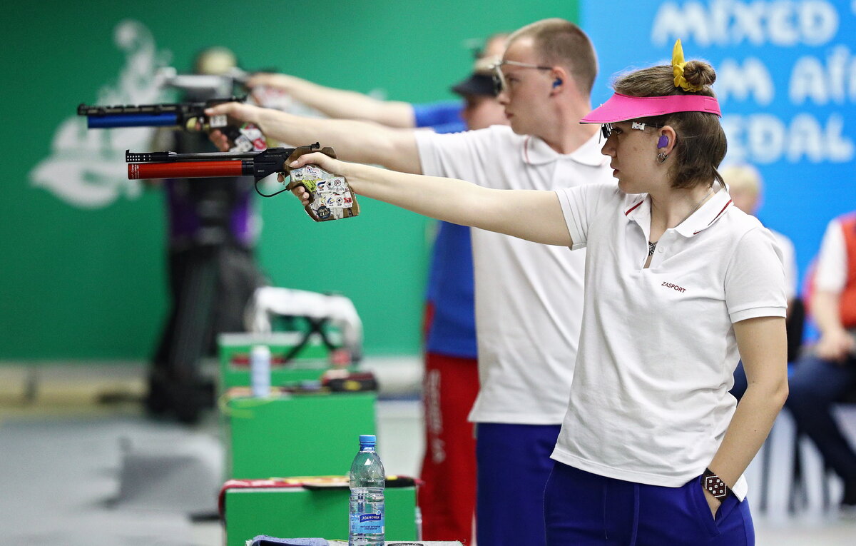    Артем Черноусов и Виталина Бацарашкина  Сергей Бобылев/ТАСС